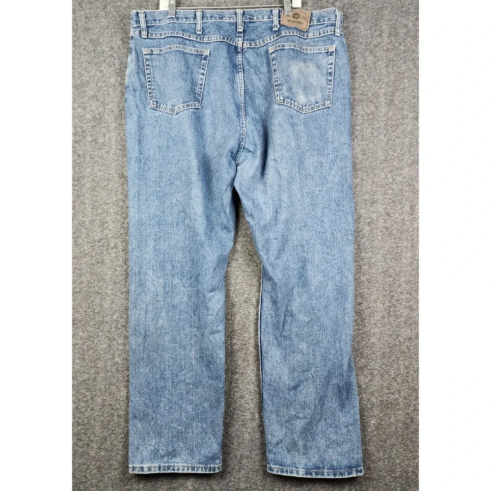 Wrangler Authentic Jeans Men 42x32 Blue Light Wash Straight Leg 100% Cotton‎